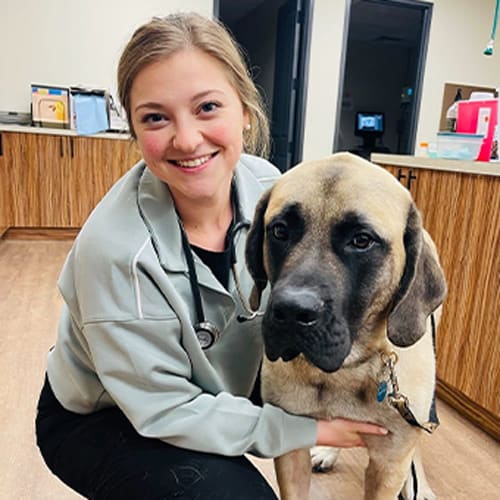 Dr. Caitlyn Lind, Perry Veterinarian